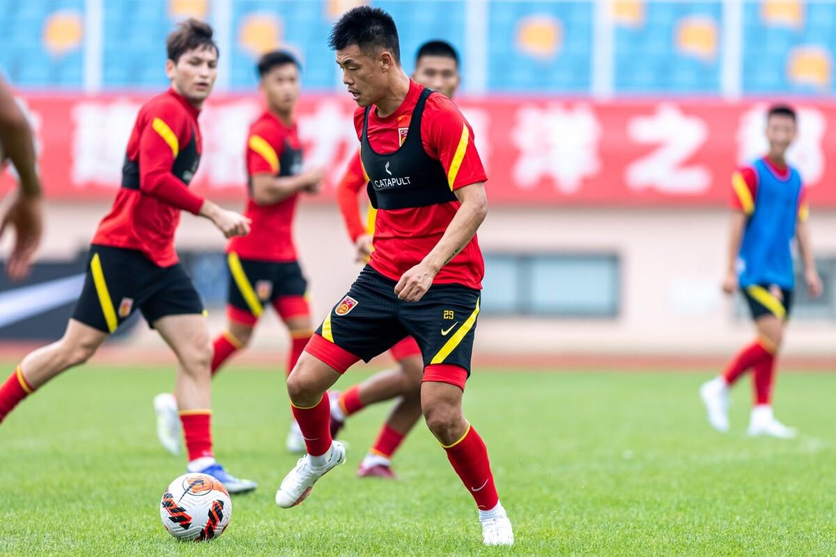 国足vs韩国直播深圳视频，今晚，我们到底在期待什么？